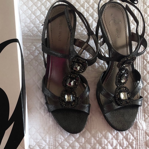 NINE WEST DARK SILVER SANDALS 🩶 - Picture 1 of 6